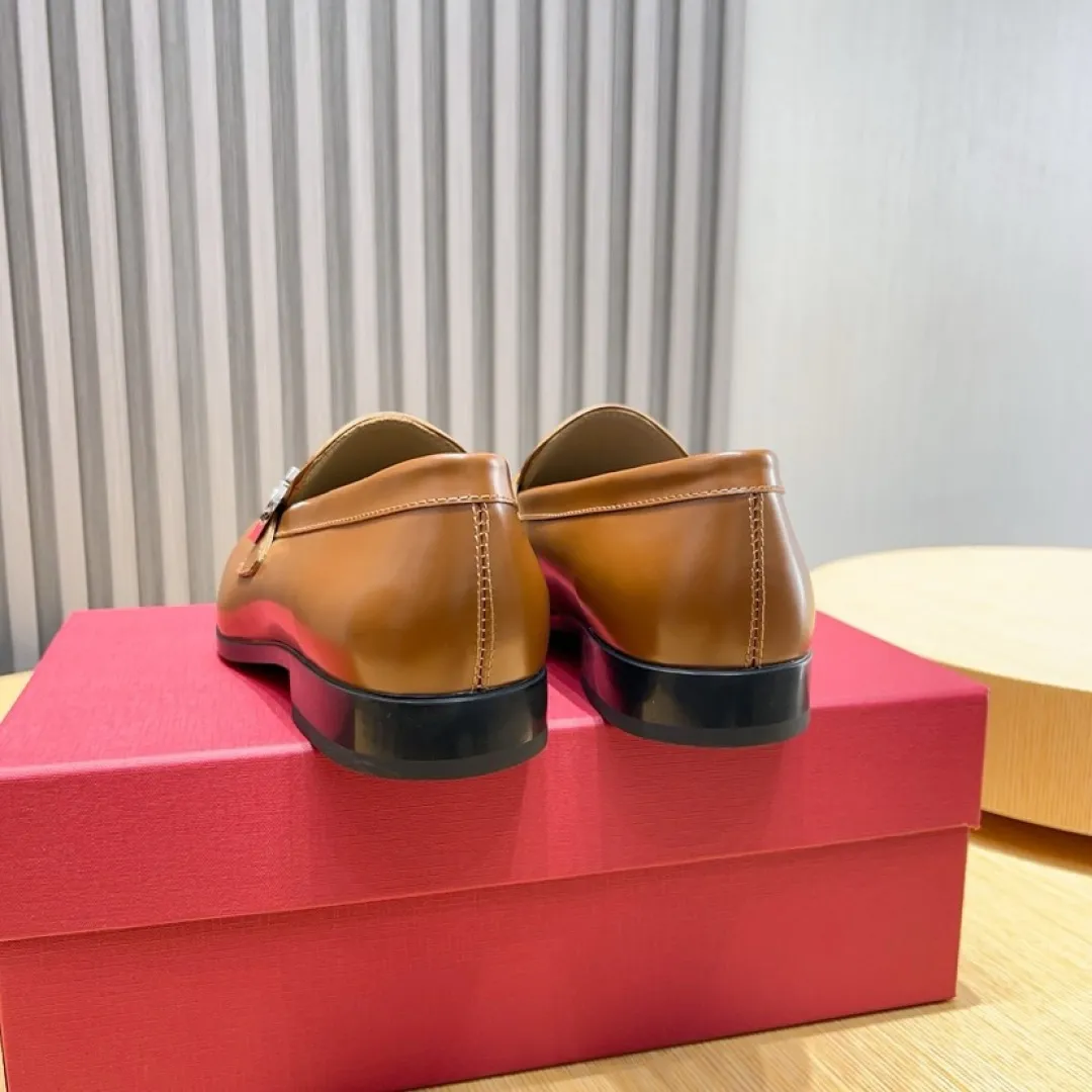 Men's Men's Shoes💰P640💰🔥《Ferragamo》👏Latest • High-end top brand luxury ~ purchasing agency, top quality ~. New fashionable business men's shoes🔜The uppers are made of original cashmere cowhide➕cowhide·lining, with fine workmanship. The original stylish and soft combination wear-resistant and non-slip outsole is light and comfortable on the feet. The real thing looks better in real life. Size: 38/44